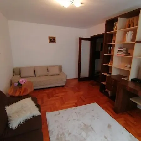 - Brown - Ultracentral Apartment *
