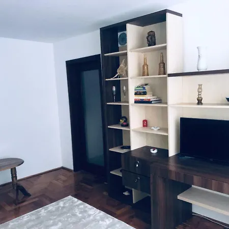 - Brown - Ultracentral Apartment Piatra Neamt