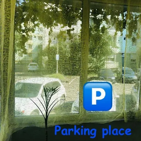 - Brown - Ultracentral Apartment Piatra Neamt